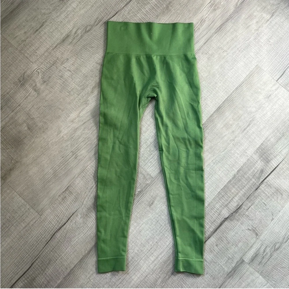 SET ACTIVE SCULPTFLEX BOX CUT TOP SPORTS BRA + LEGGINGS LUCKY GREEN